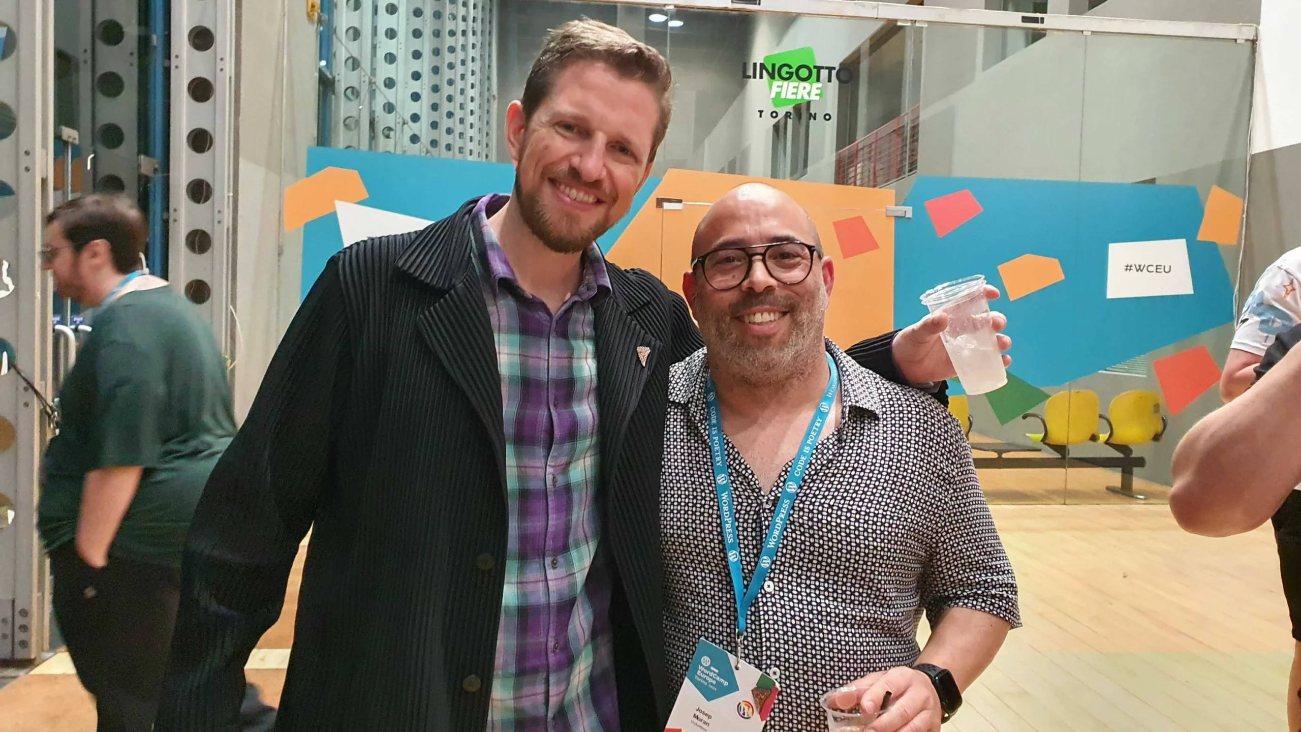 Image of Matt Mullenweg and Josep Morán posing for the cameras in a relaxed and smiling manner during the After-Party celebration.