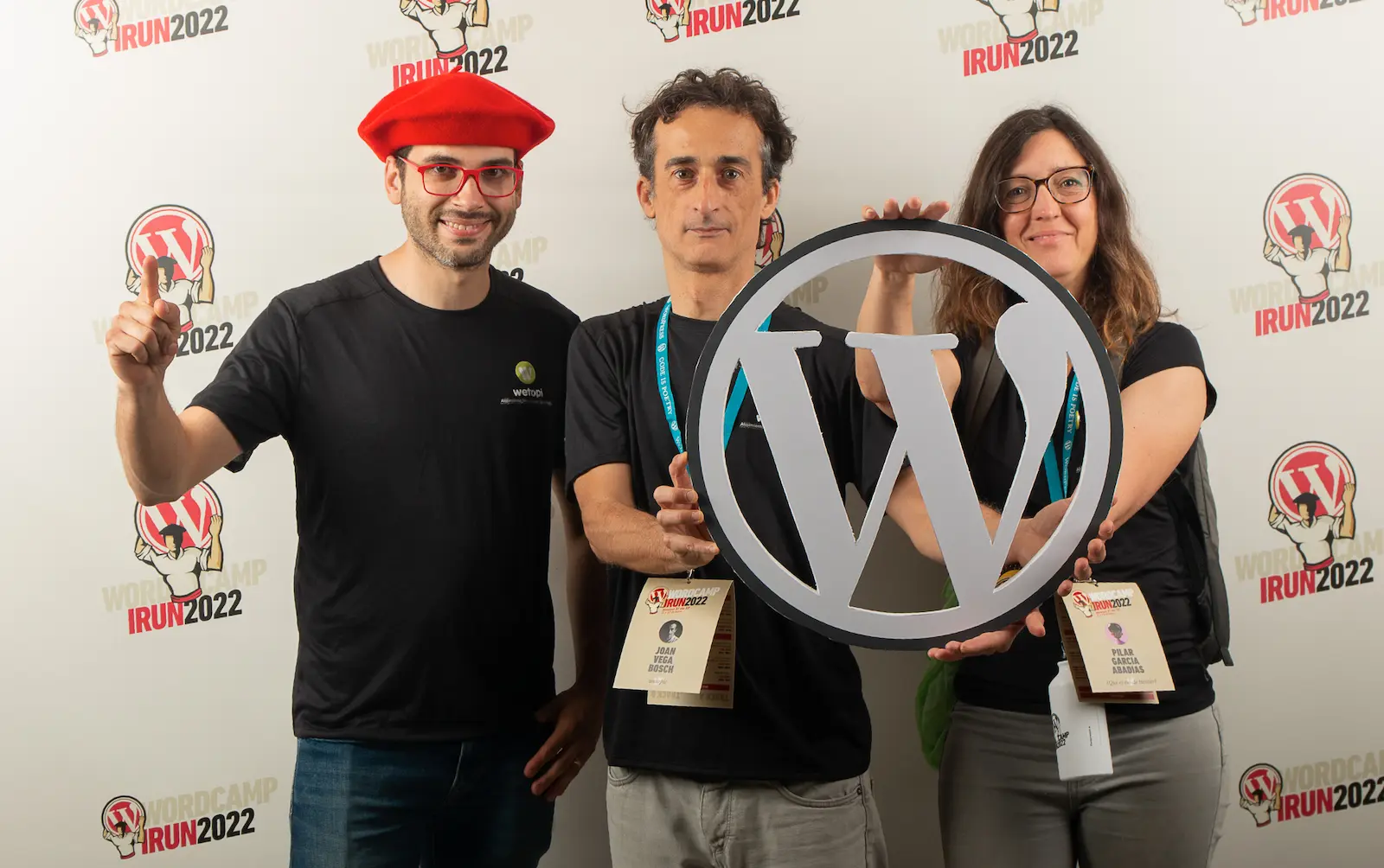 Carles, Joan i Pilar de wetopi a WordCamp Irun 2022